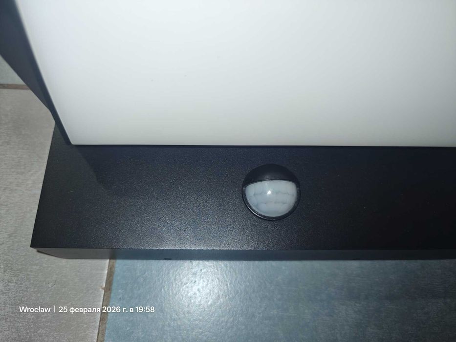 Wewnętrzna/Zewnętrzna Lampa Ścienna z Czujnikiem Ruchu