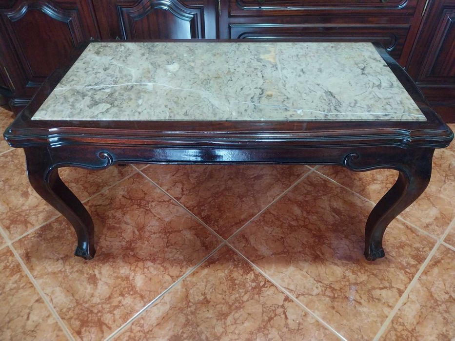 Móvel de sala em Mogno