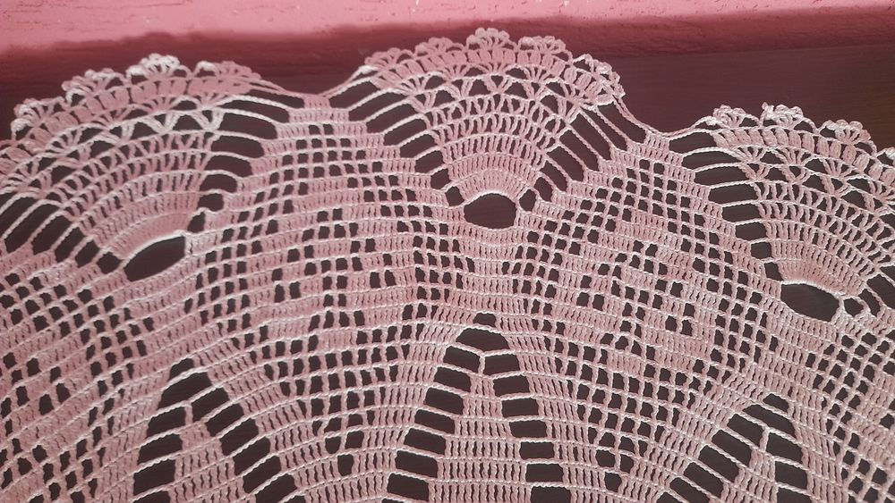 Вязана крючком скатерть