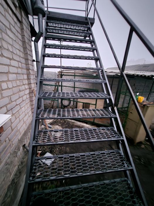 Металеві сходи лестници металические поручні (перила)