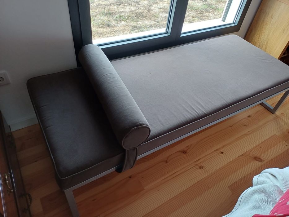 Chaise-longue com almofada