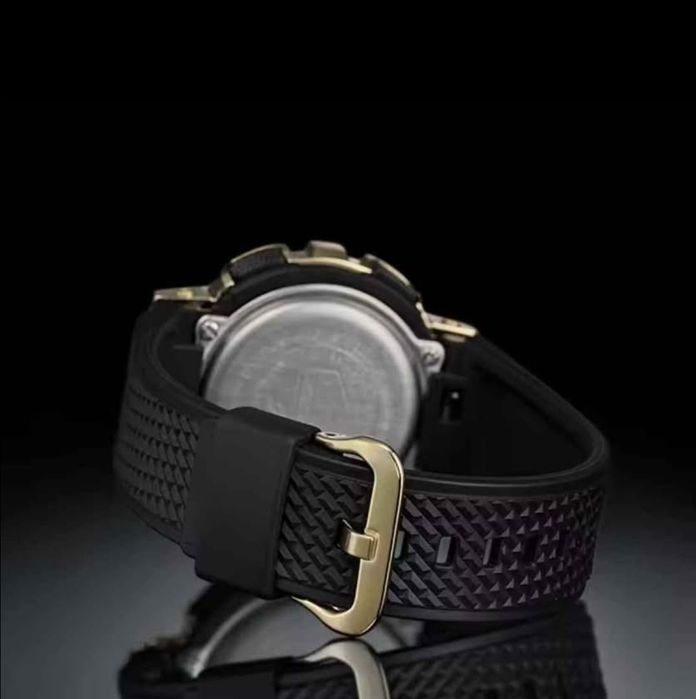 Relógio dourado Casio G-Shock GM-110 novo na caixa