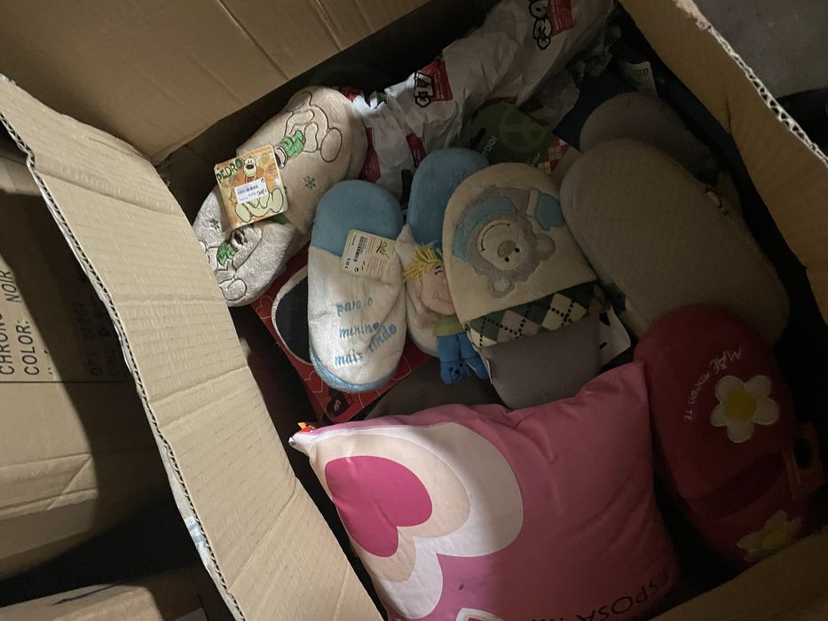 Recheio de loja de carteiras e acessorios de moda