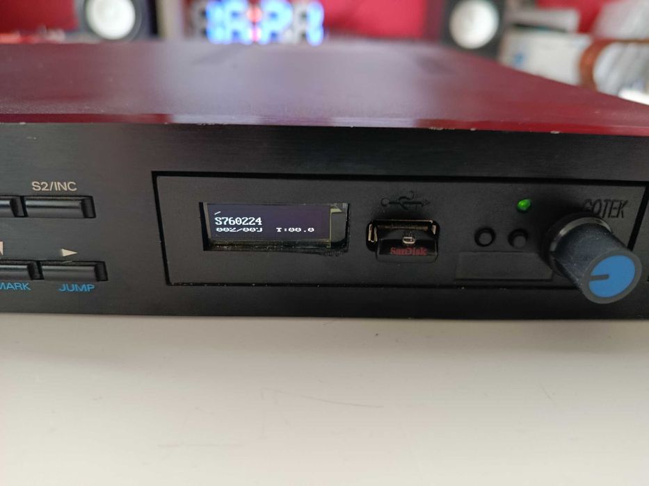 Roland S-760 Sampler + Gotek LCD + 18MB RAM