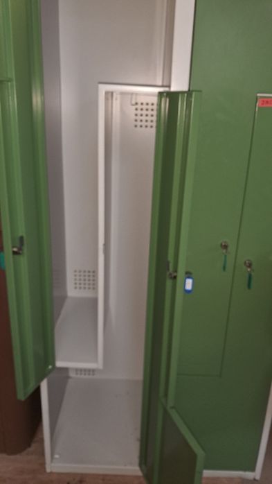 Metalowe szafki ubraniowe