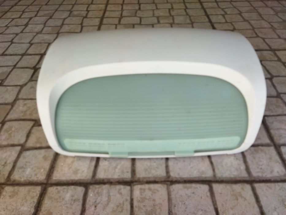 Caixa de pão Tupperware