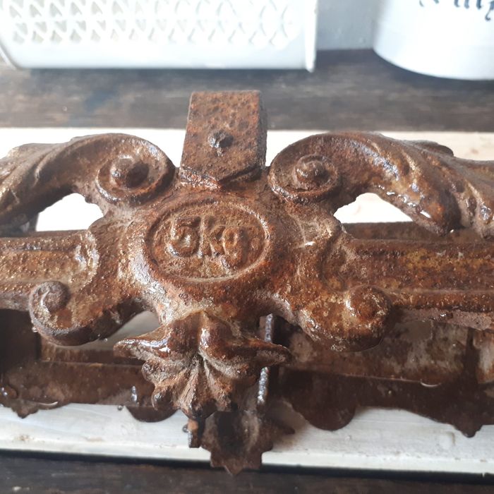 Stara żeliwne waga 5 kg przedwojenna