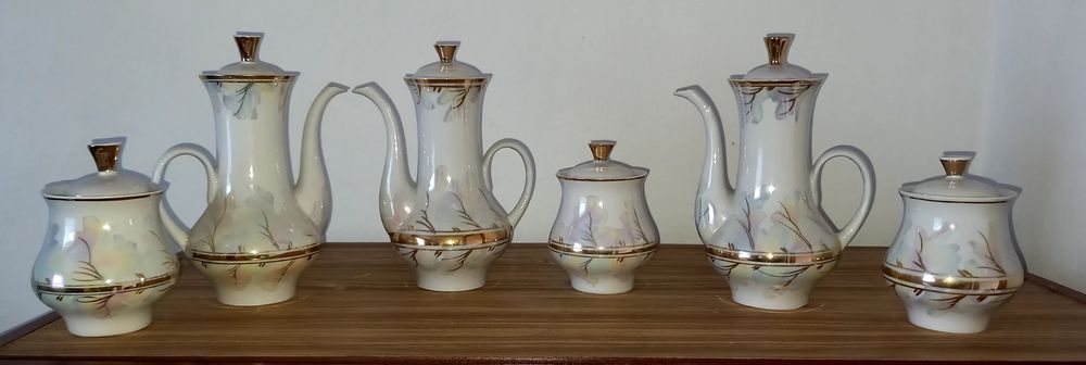 Чайничок і цукерничка