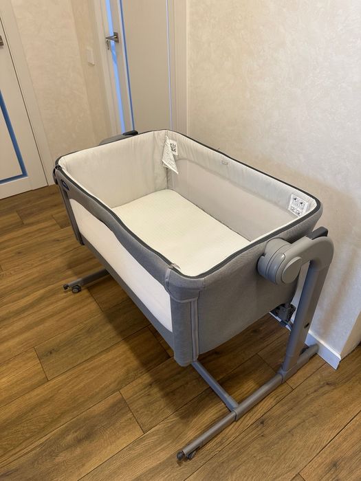 Ліжечко chicco next2me світло-сіре