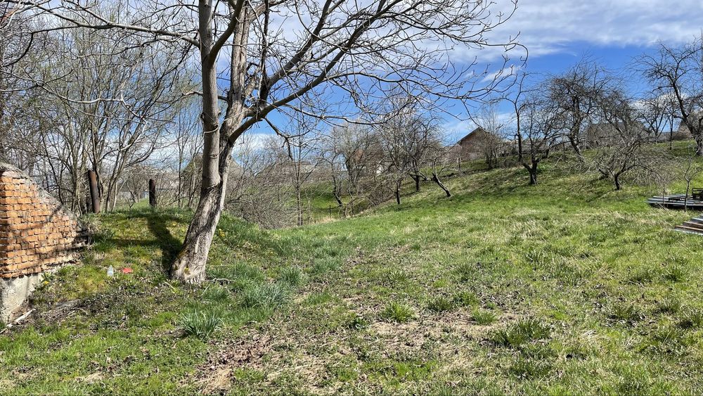 Продається цегляний будинок з комунікаціями