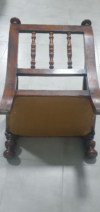 2 Cadeiroes em madeira