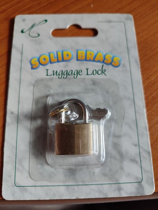 Mini kłódka np. do bagażu