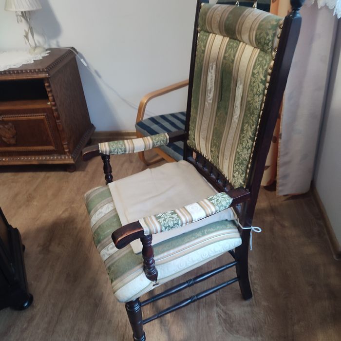 Dwustronne biurko z fotelem