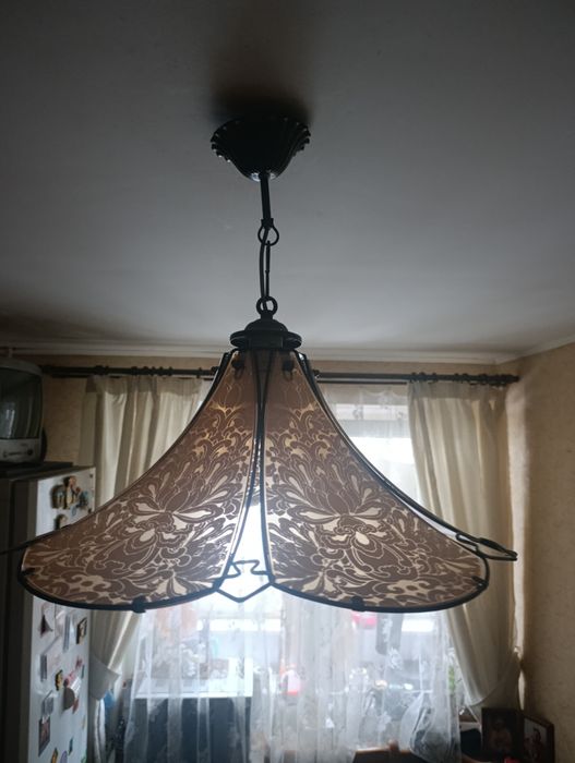 Люстри для кухні і кімнати