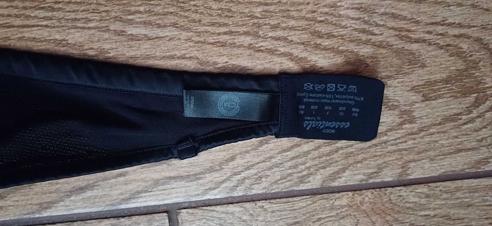 Czarny biustonosz Essentials r. 80 B