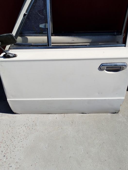 Двери ВАЗ 2101 б/у , осталась задняя правая