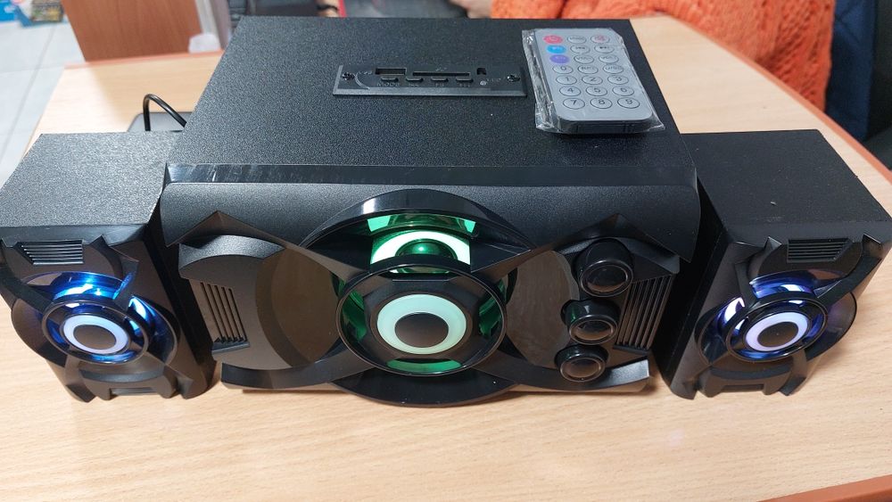 Колонки 2.1 / Блютуз/MP3/ USB/ SD Card /FM тюнер/ пульт ДУ/ 11 Ватт