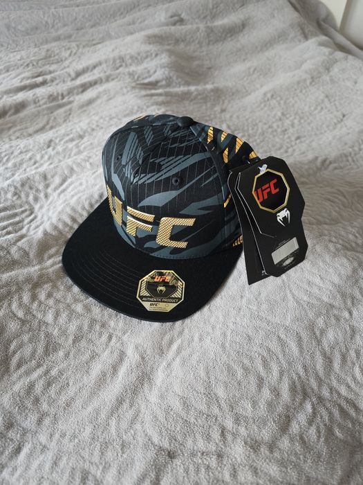 Czapeczka UFC Fusion by Venum Authentic Fight Night Hat BLACK/GOLD