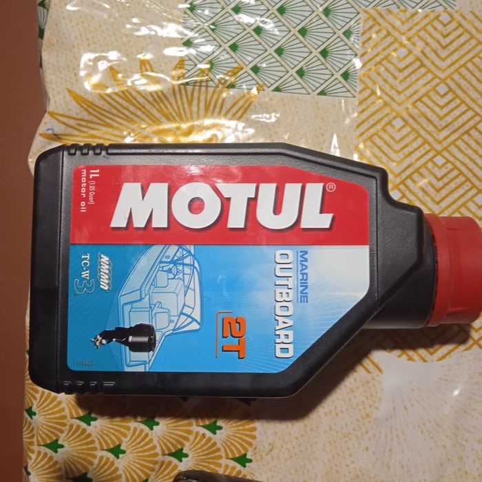 Motul OUTBOARD 2T - Олія для 2-х тактних двигунів мінеральна.