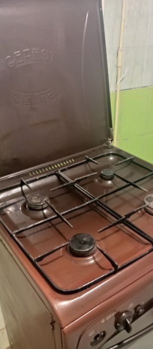 Продам срочно газовую плиту в отличном  состоянии