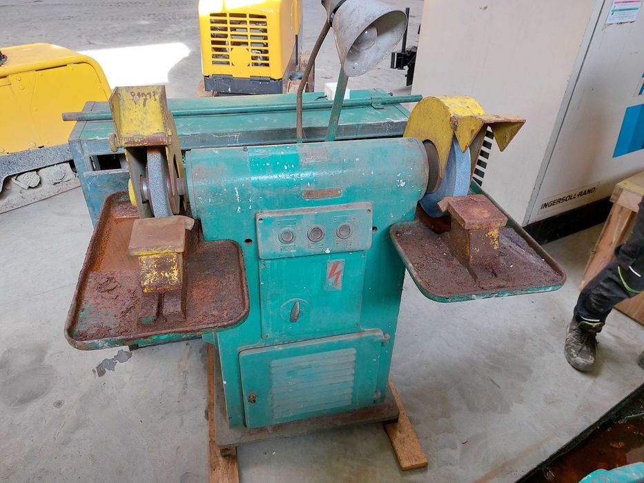 Maszyny do obróbki metalu [tokarka,piła taśmowa, wiertarka kolumnowa]