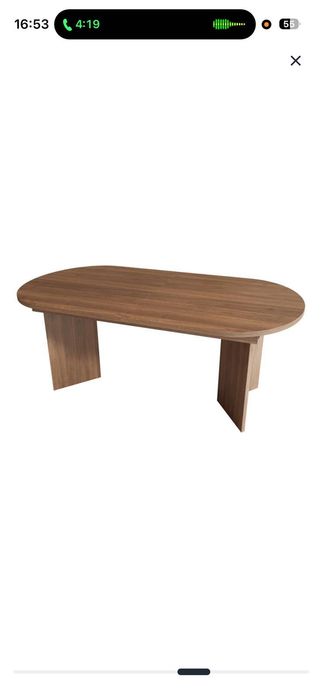 Mesa de jantar extensível e robusta com cantos arredondados e tampo espesso