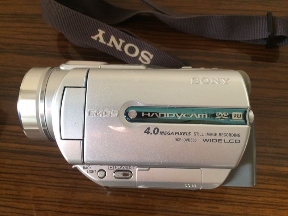 Видеокамера SONY DCR- DVD 505 с аксессуарами