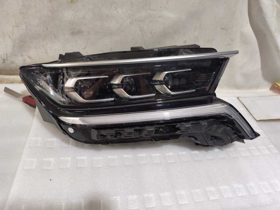 Lampa prawa przód przednia Kia Sorento IV 20- oryginał