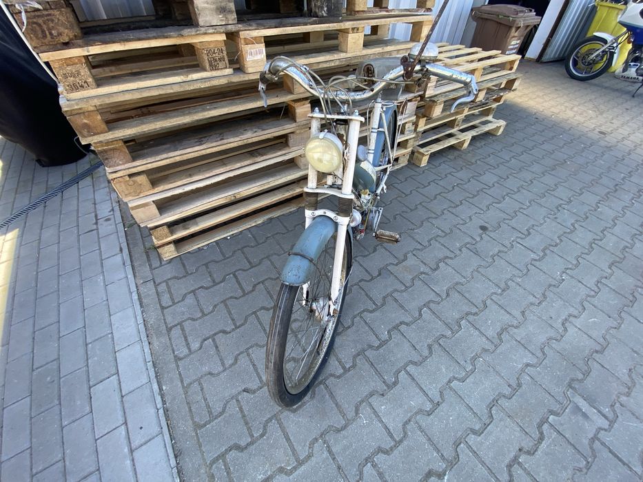 Zabytkowy motorower Peugeot lata 50 kompletny