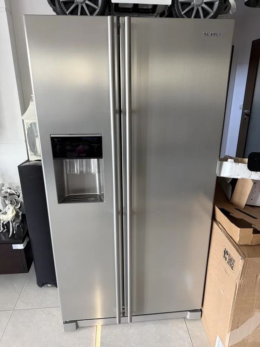 Продам холодильник Samsung RSA1DTVG Side by Side