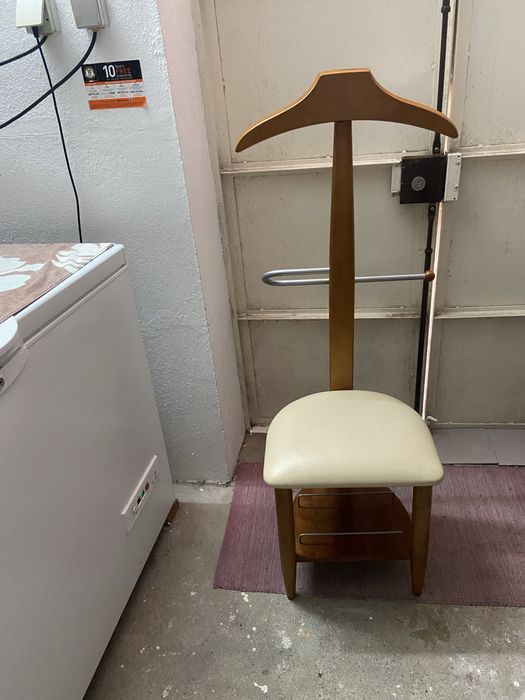 Cadeira vintage de madrira com cadide