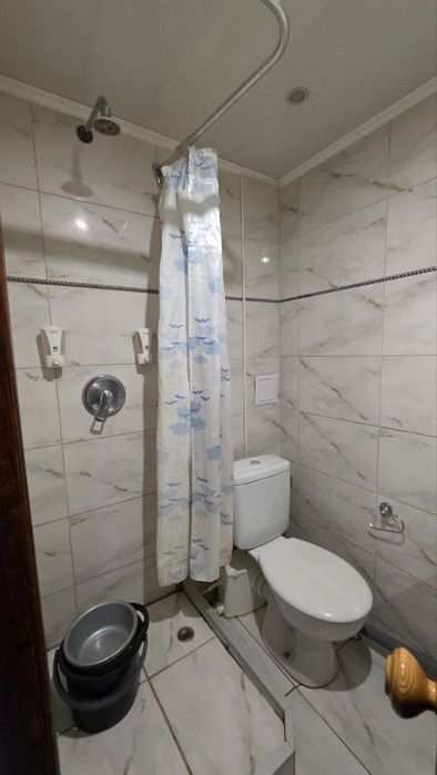 Продам дешеву гостинку біля метро ХТЗ - повний фарш.