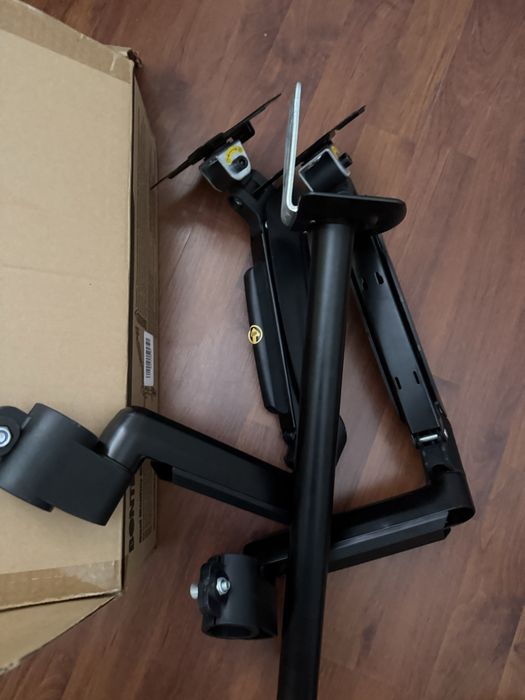 Braços de monitor articulado para 2 monitores