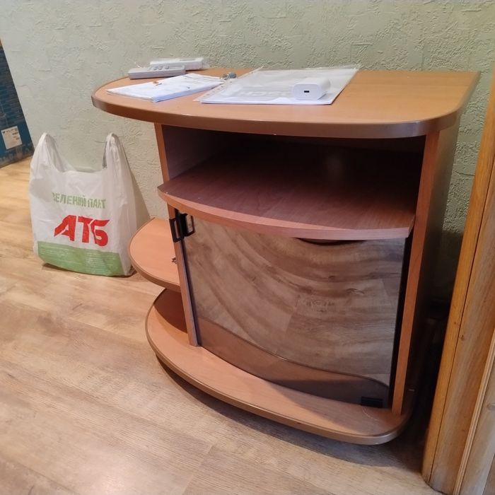 стіл тумба, під телевізор.