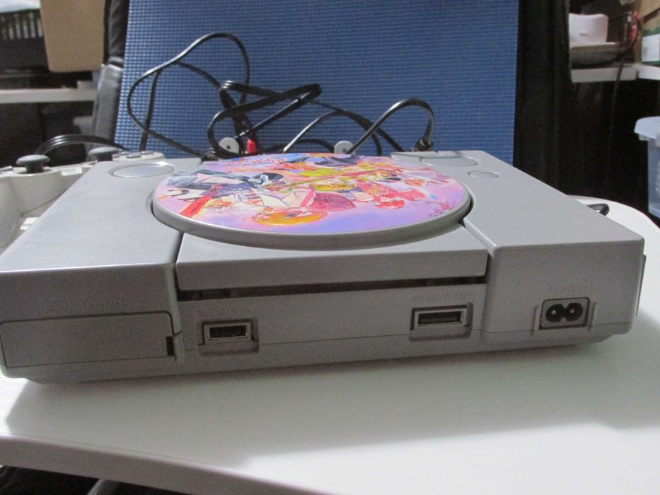 Playstation 1 + PSOne Dual Shock + Cabos