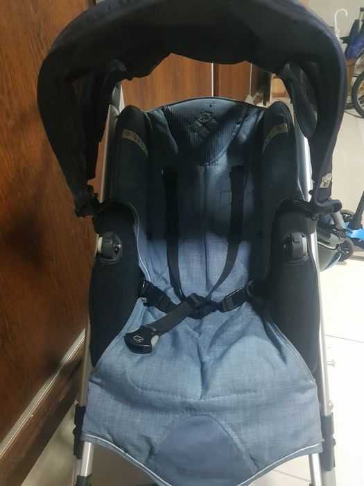 Carrinho e cadeirinha da Bebé Confort da Lola