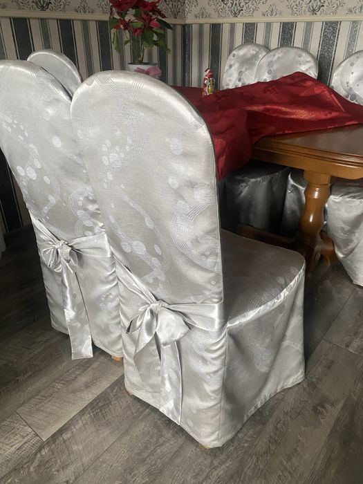 Stól 6 krzeseł w komplecie  z sukienkami