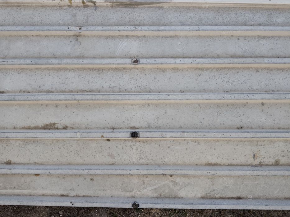 Chapas ou telhas zincadas usadas em bom estado