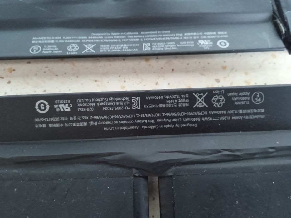 Dwie baterie Apple a1494 stan nieznany