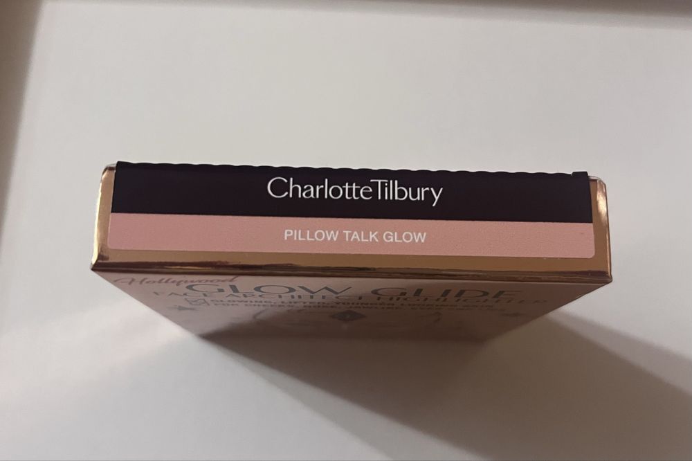 Charlotte Tilbury rozświetlacz glow glide „pillow talk”, pełnowymiarow
