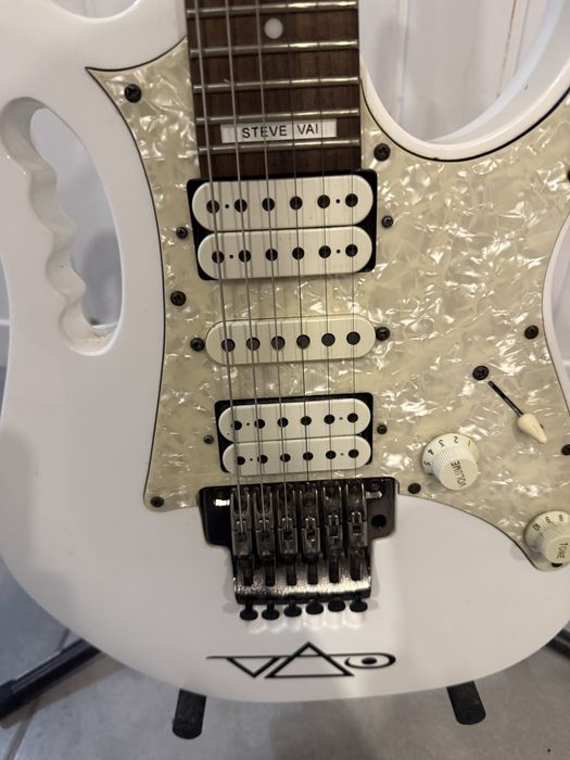 Ibanez JEM 555 — Steve Vai Signature