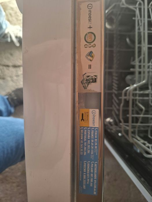 Vendo máquina de lavar loiça – INDESIT