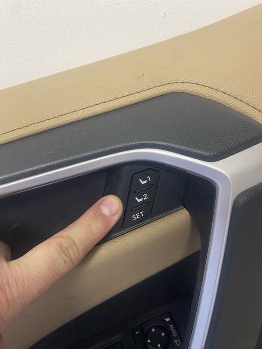 Продам карти до Toyota Rav4