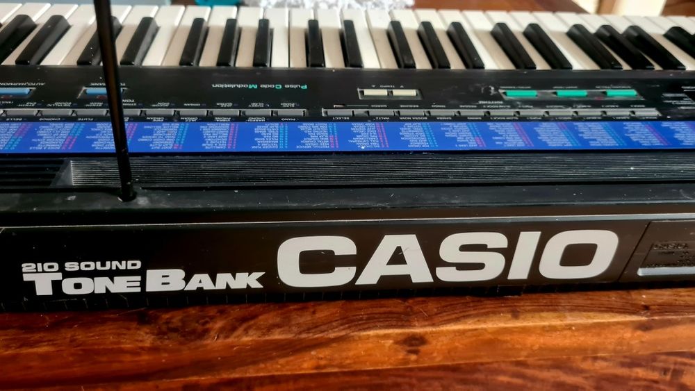 Casio 210 SoundToneBank Electronic Keyboard