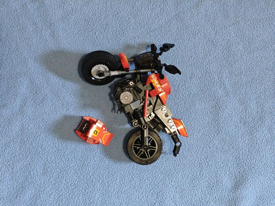 Moto estilo Lego Montado