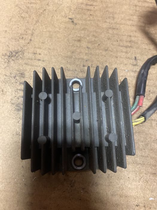 Honda CN 250 / CB 450 N/ XBR 500 S regulator napięcia B403