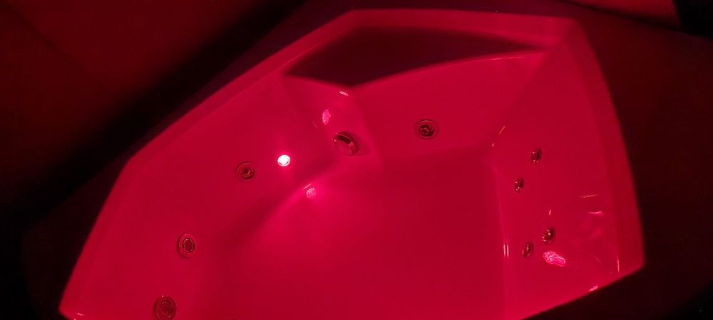 wanna z hydromasażem  diamante 150x150 poolspa system platinium