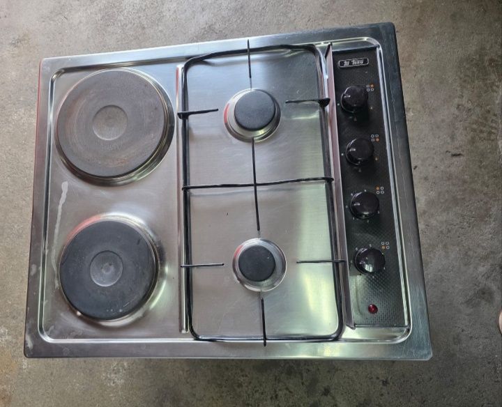 Placa com 2 bocas a gás e 2 elétricas da teka