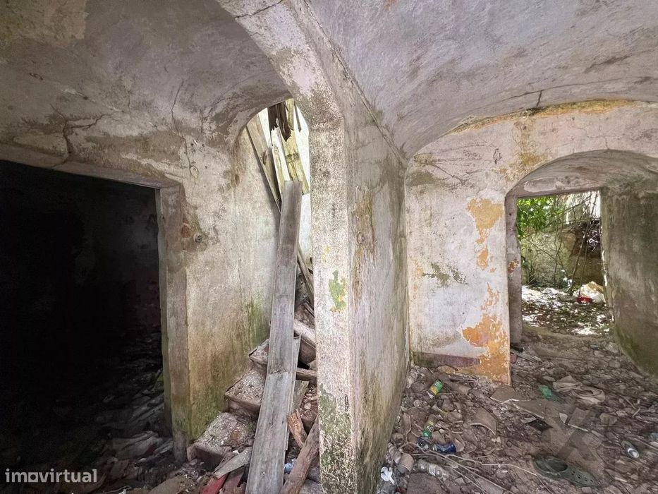 Moradia com 180m2 para reabilitar em Alcáçovas