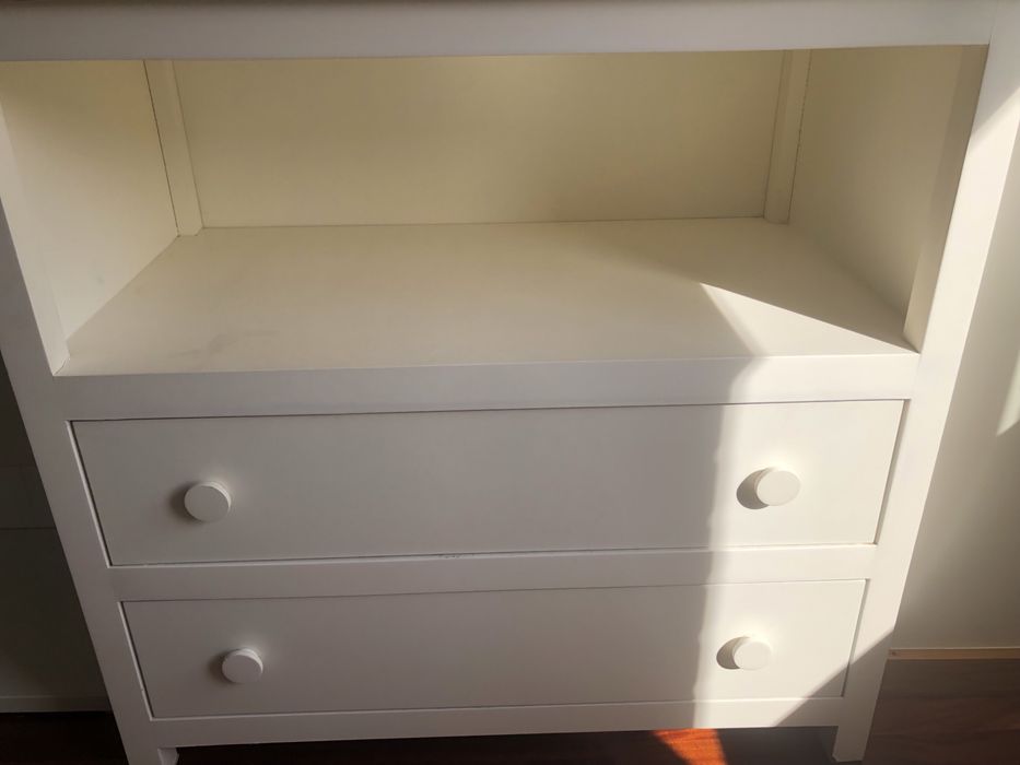 Cómoda branca quarto